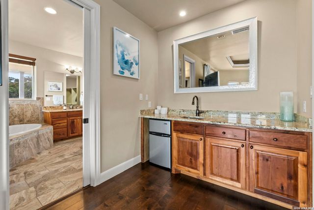 502 Cindy Dr, Canyon Lake, TX 78133