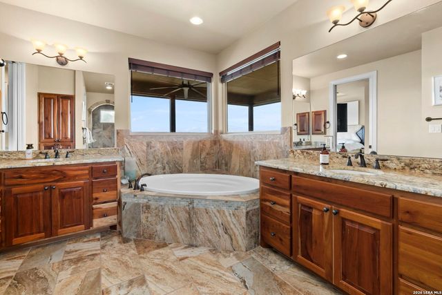 502 Cindy Dr, Canyon Lake, TX 78133