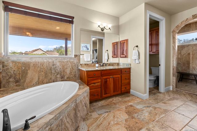 502 Cindy Dr, Canyon Lake, TX 78133