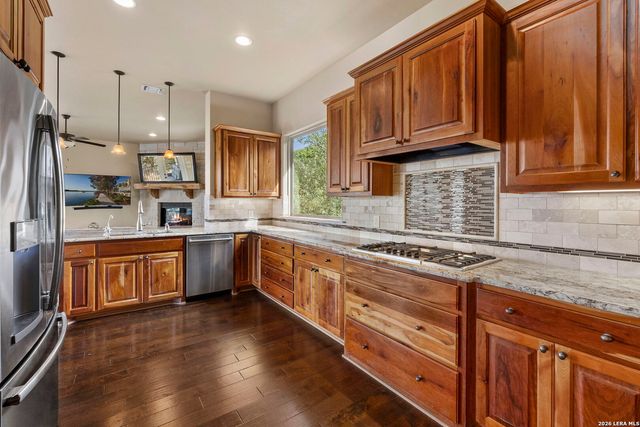 502 Cindy Dr, Canyon Lake, TX 78133