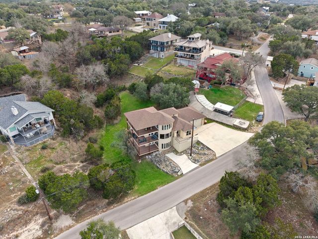 502 Cindy Dr, Canyon Lake, TX 78133