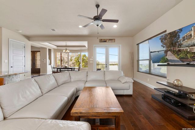 502 Cindy Dr, Canyon Lake, TX 78133