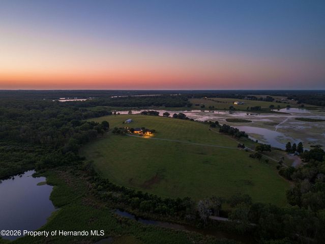 18610 Townsend House Road, Dade City, FL 33523