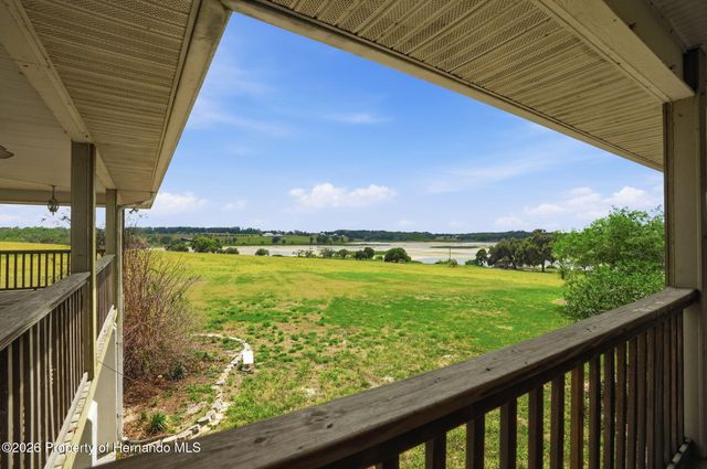 18610 Townsend House Road, Dade City, FL 33523