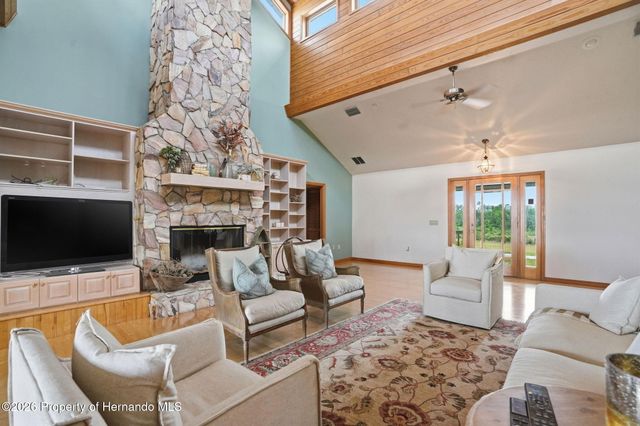 18610 Townsend House Road, Dade City, FL 33523