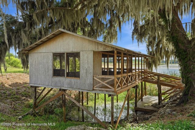 18610 Townsend House Road, Dade City, FL 33523