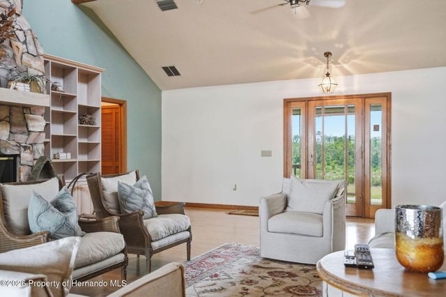 18610 Townsend House Road, Dade City, FL 33523