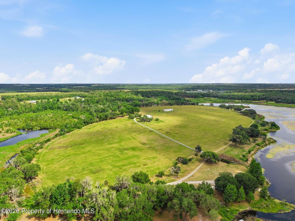 18610 Townsend House Road, Dade City, FL 33523