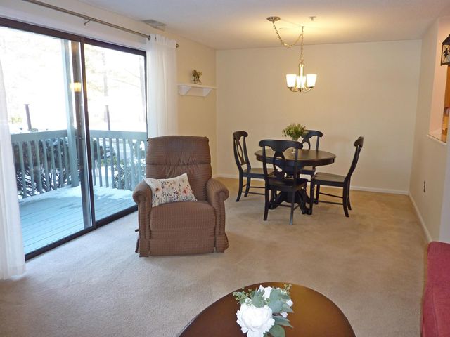 12 Ledgewood Hills Dr Apt 105, Nashua, NH 03062