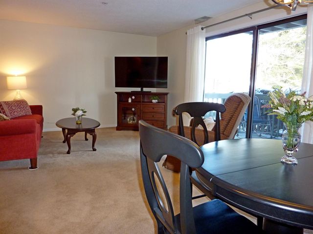 12 Ledgewood Hills Dr Apt 105, Nashua, NH 03062