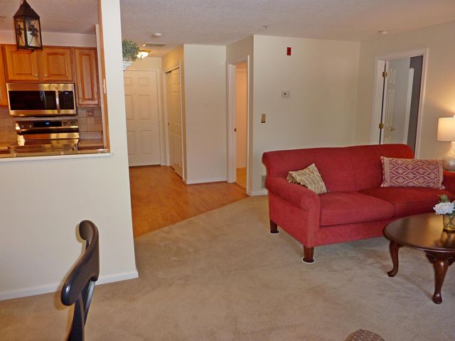 12 Ledgewood Hills Dr Apt 105, Nashua, NH 03062