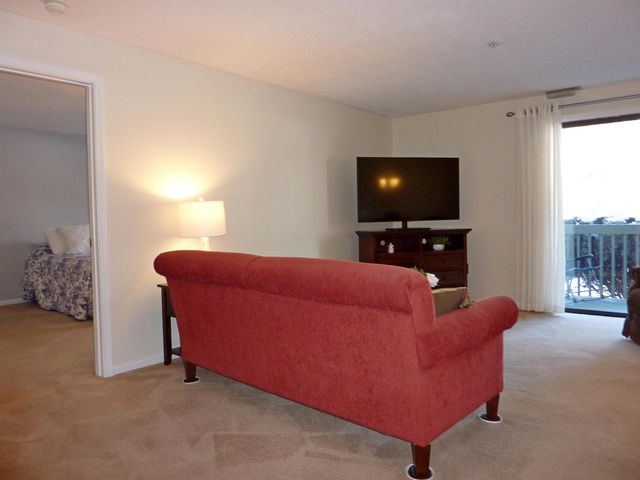 12 Ledgewood Hills Dr Apt 105, Nashua, NH 03062