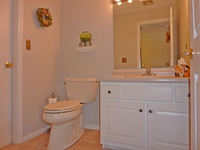 12 Ledgewood Hills Dr Apt 105, Nashua, NH 03062