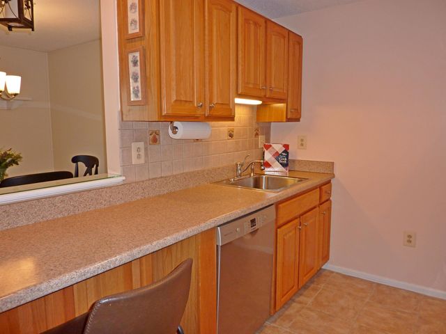 12 Ledgewood Hills Dr Apt 105, Nashua, NH 03062