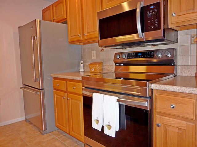 12 Ledgewood Hills Dr Apt 105, Nashua, NH 03062