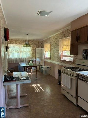 145 Lohs Place, Harrington Park, NJ 07640