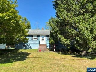 145 Lohs Place, Harrington Park, NJ 07640