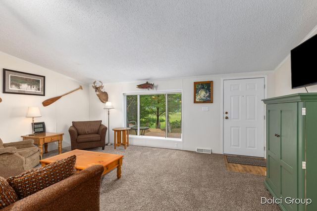 6830 E Carrigan Drive, Newaygo, MI 49337