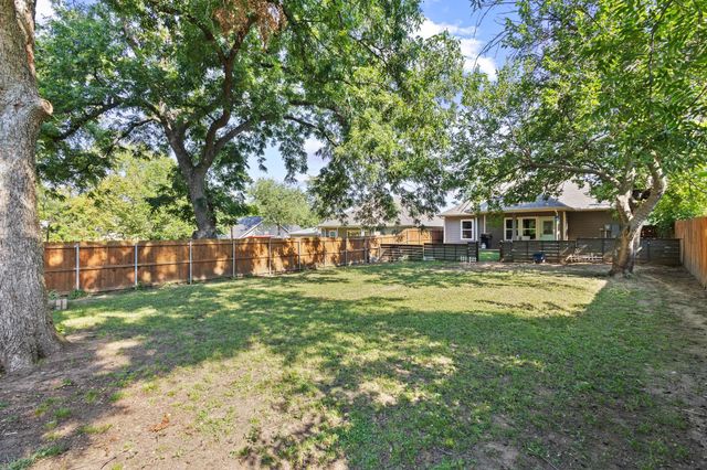 610 W Elm Street, Denison, TX 75020