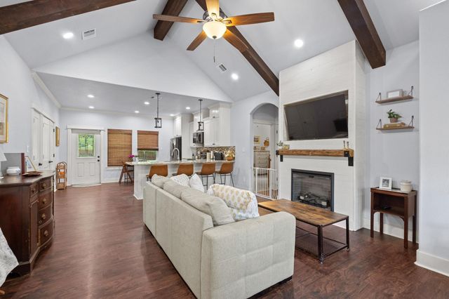 610 W Elm Street, Denison, TX 75020