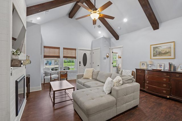 610 W Elm Street, Denison, TX 75020