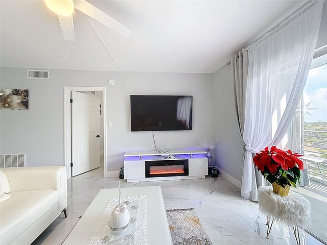 2731 NE 14th Street Cswy 812, Pompano Beach, FL 33062