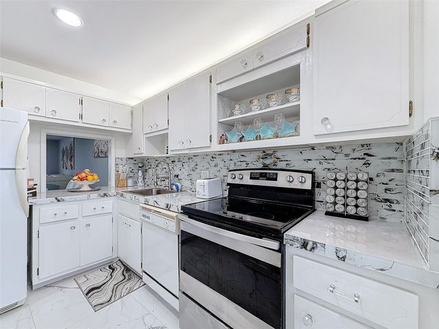 2731 NE 14th Street Cswy 812, Pompano Beach, FL 33062