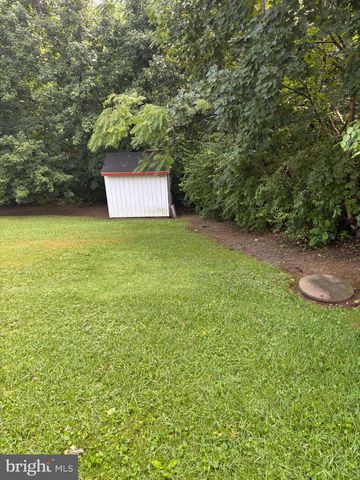 8 E PEARL DR, Lititz, PA 17543