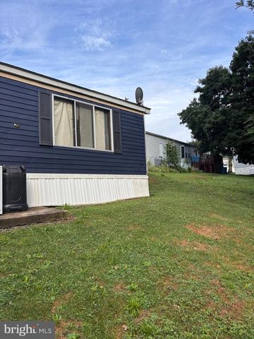8 E PEARL DR, Lititz, PA 17543