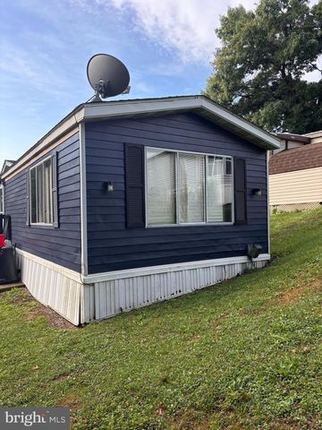 8 E PEARL DR, Lititz, PA 17543