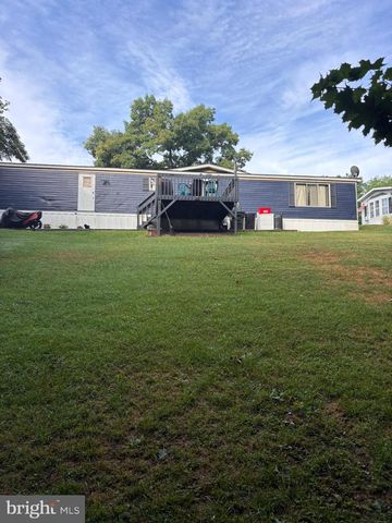 8 E PEARL DR, Lititz, PA 17543