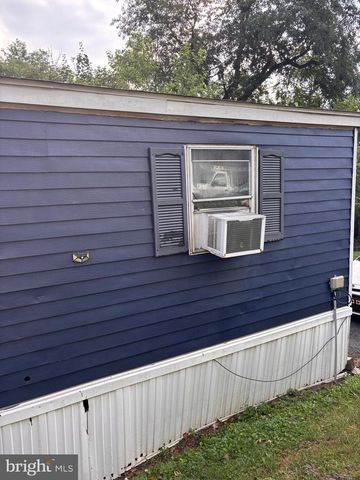 8 E PEARL DR, Lititz, PA 17543