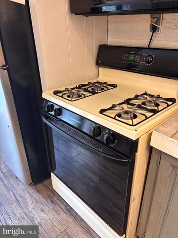 8 E PEARL DR, Lititz, PA 17543