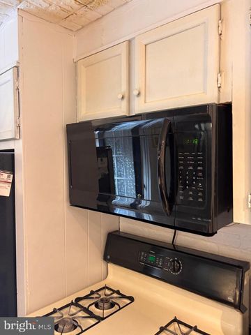 8 E PEARL DR, Lititz, PA 17543