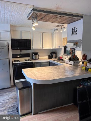 8 E PEARL DR, Lititz, PA 17543