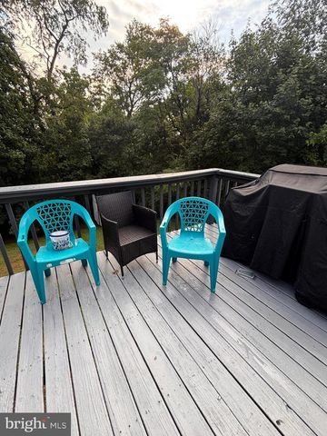 8 E PEARL DR, Lititz, PA 17543