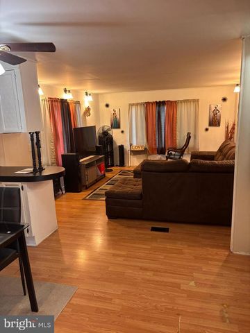 8 E PEARL DR, Lititz, PA 17543