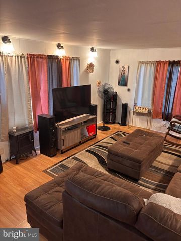 8 E PEARL DR, Lititz, PA 17543