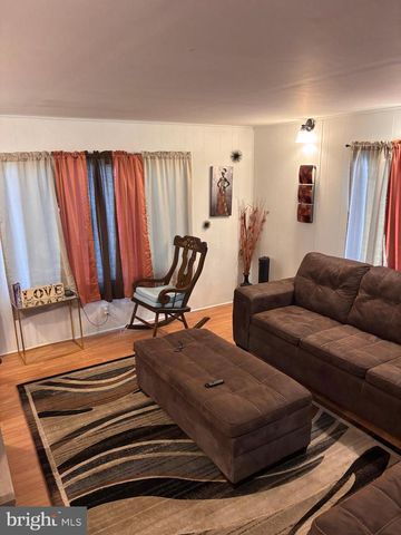 8 E PEARL DR, Lititz, PA 17543