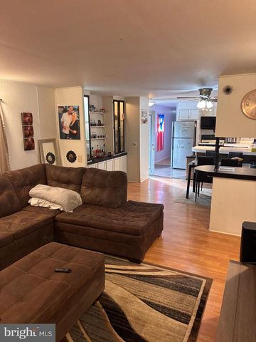 8 E PEARL DR, Lititz, PA 17543