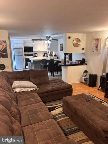8 E PEARL DR, Lititz, PA 17543