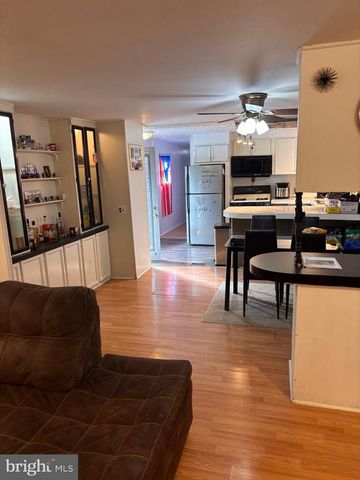 8 E PEARL DR, Lititz, PA 17543