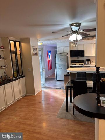 8 E PEARL DR, Lititz, PA 17543