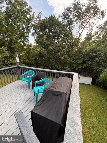 8 E PEARL DR, Lititz, PA 17543