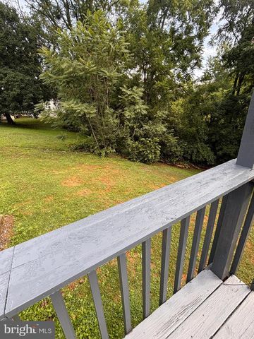 8 E PEARL DR, Lititz, PA 17543