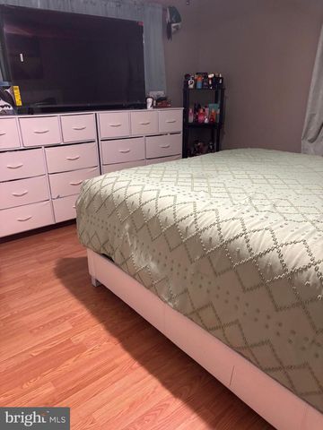 8 E PEARL DR, Lititz, PA 17543