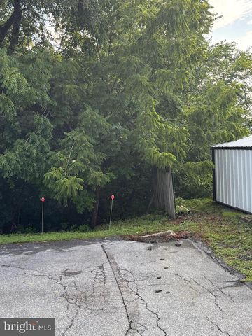 8 E PEARL DR, Lititz, PA 17543