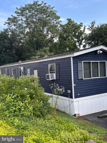 8 E PEARL DR, Lititz, PA 17543