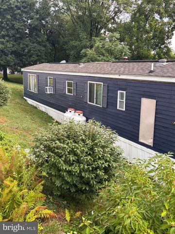 8 E PEARL DR, Lititz, PA 17543
