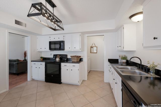 11303 Vance Jackson Rd Apt B3, San Antonio, TX 78230